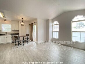 5708 W Asbury Pl in Lakewood, CO - Foto de edificio - Building Photo