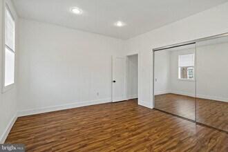 2400 S Hutchinson St in Philadelphia, PA - Building Photo - Building Photo