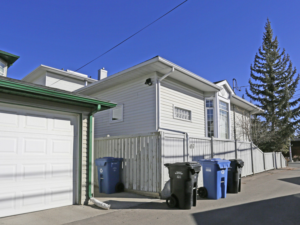 415 20th St NW in Calgary, AB - Building Photo