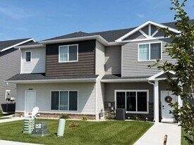Valley View Townhomes in Fargo, ND - Building Photo