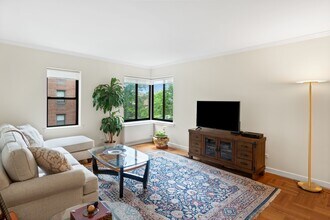 40 W Elm St in Greenwich, CT - Building Photo - Building Photo