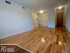 557 W Arlington Pl, Unit 3 in Chicago, IL - Building Photo - Building Photo