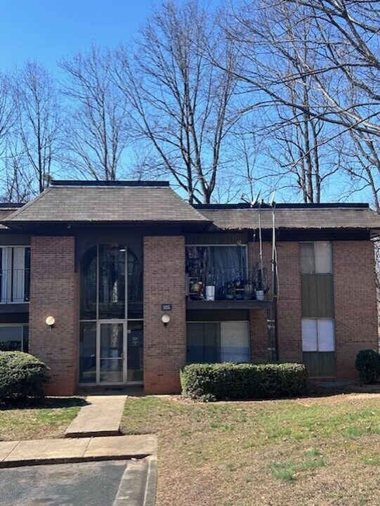 305 Orchard Trace Ln in Charlotte, NC - Building Photo