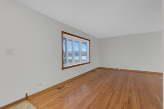 24411 103rd St in Naperville, IL - Building Photo - Building Photo