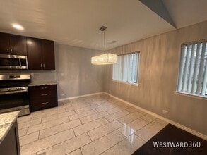 1587 Stonehill Ct in Wheaton, IL - Building Photo - Building Photo