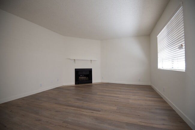 11225 Huston St, Unit 206 in Los Angeles, CA - Building Photo - Building Photo