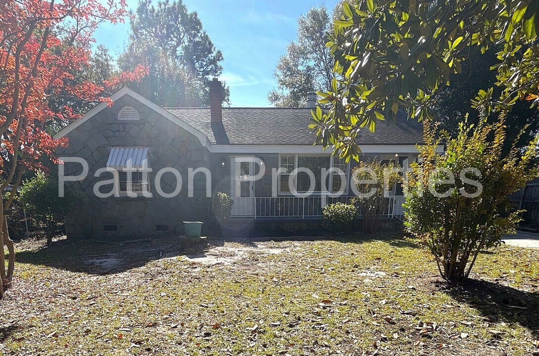 1615 Decree Ave in West Columbia, SC - Foto de edificio