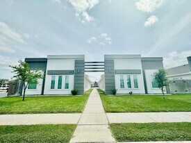 30 Mulberry Ave in McAllen, TX - Building Photo