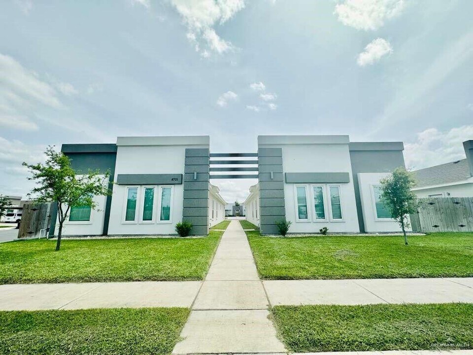 30 Mulberry Ave in McAllen, TX - Building Photo