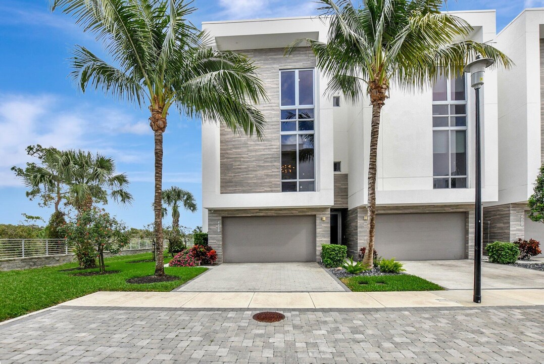 4240 NW 17th Ave in Boca Raton, FL - Building Photo