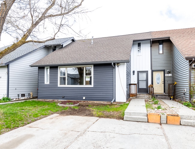 property at 909 Jeanette Pl