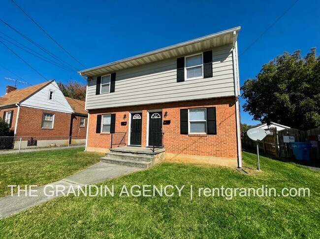 property at 3123 Roundhill Ave NW