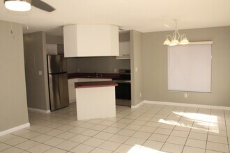 1811 SE 15th Pl, Unit 4 in Cape Coral, FL - Foto de edificio - Building Photo