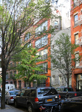 302 Elizabeth St in New York, NY - Building Photo - Primary Photo