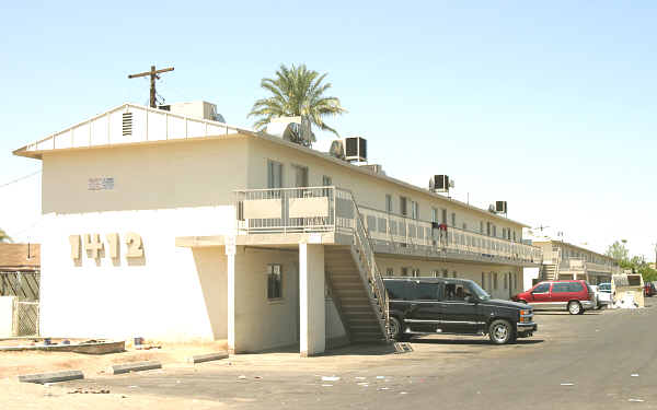 Willetta Apartments in Phoenix, AZ - Building Photo