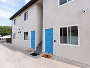 5256 Meridian St, Unit #1 in Los Angeles, CA - Foto de edificio - Building Photo