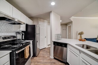 La Mirage in San Antonio, TX - Building Photo - Building Photo