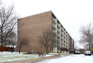 Lorain Square in Cleveland, OH - Foto de edificio - Building Photo