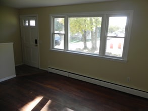 18 Dover St in Norwalk, CT - Foto de edificio - Building Photo