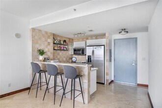 601 NE 36th St, Unit 2908 in Miami, FL - Building Photo - Building Photo