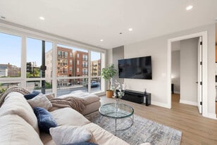 2344 W Polk St in Chicago, IL - Building Photo
