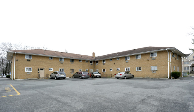 Kingston Arms Apartments in Lakewood, NJ - Building Photo - Building Photo