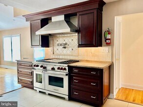 328 Dodds Ln in Princeton, NJ - Building Photo - Building Photo