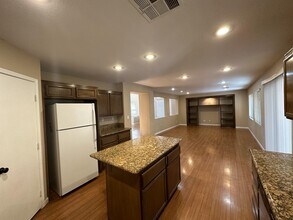 5537 Spruce Hill Ct in Las Vegas, NV - Building Photo - Building Photo