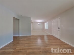 5041 Whittier Dr in Sacramento, CA - Foto de edificio - Building Photo