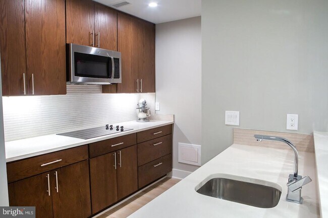 720 East Capitol St NE-Unit -LOWER LEVEL in Washington, DC - Building Photo - Building Photo