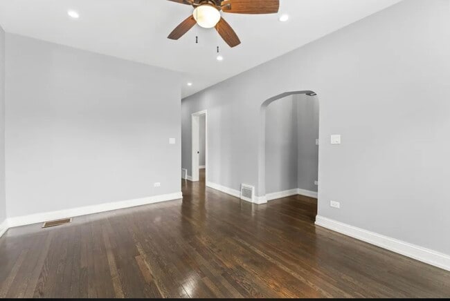 1059 N Mayfield Ave, Unit 3bed 1bath in Chicago, IL - Building Photo - Building Photo