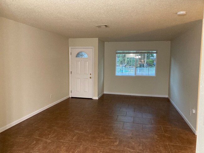 2101 Rosamond Ave in Shasta Lake, CA - Building Photo - Building Photo