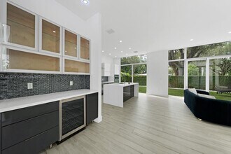 5720 SW 24th St in Miami, FL - Building Photo - Building Photo
