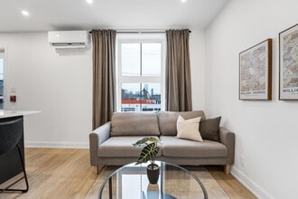 887 Somerset St W in Ottawa, ON - Building Photo - Building Photo