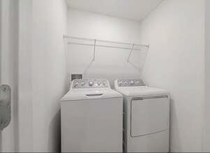 5199 Forum Blvd in Holiday, FL - Building Photo - Building Photo