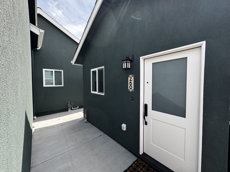 260 S Shasta St in Orange, CA - Foto de edificio
