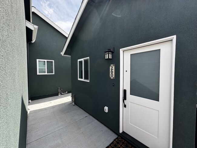 260 S Shasta St