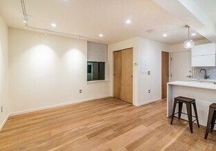 1060 Beacon St in Brookline, MA - Building Photo - Building Photo