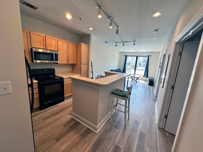 411 W Washington St, Unit 109