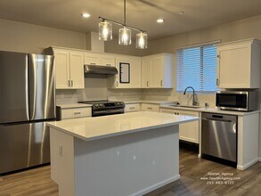 8501 Locust Ave E, Unit 102 in Bonney Lake, WA - Building Photo - Building Photo
