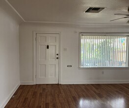901 Castaic Ave in Bakersfield, CA - Building Photo - Building Photo