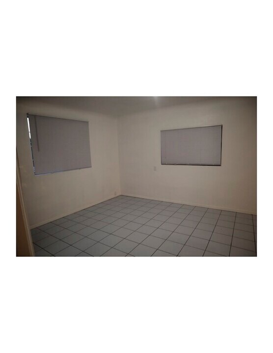 2515 Illinois Ave in South Gate, CA - Building Photo