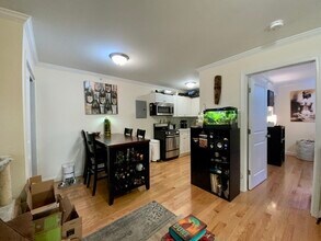 10 Arizona Terrace in Arlington, MA - Building Photo - Building Photo