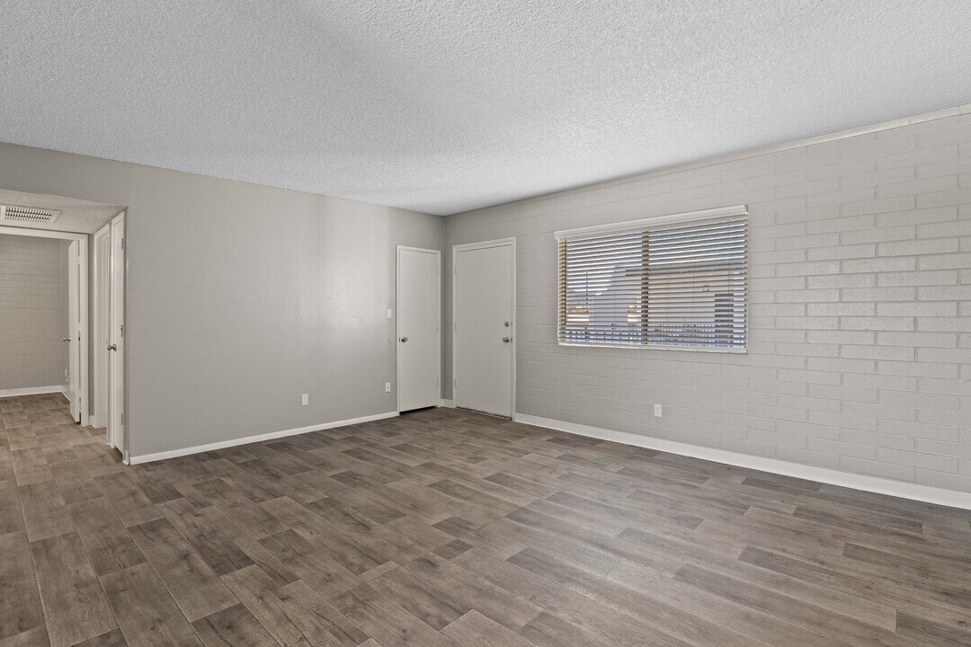 Zona Village in Tucson, AZ - Building Photo