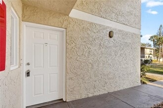 1564 SE Royal Green Cir in Port St. Lucie, FL - Building Photo - Building Photo