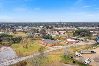 200 Motel Dr. in Alvin, TX - Building Photo - Building Photo