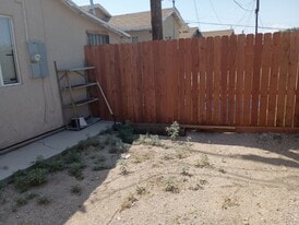 401 E Fredricks St in Barstow, CA - Building Photo