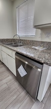 13576 Algonquin Rd-Unit -6 in Apple Valley, CA - Building Photo - Building Photo