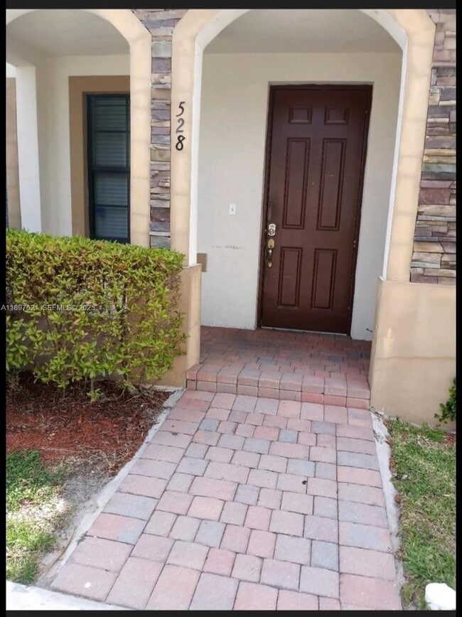 property at 528 SE 32nd Ave