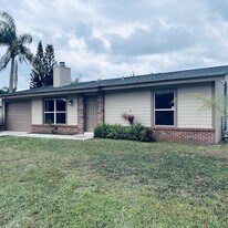 530 SW Prima Vista Blvd in Port St. Lucie, FL - Building Photo